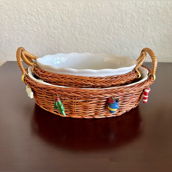 Set of 2 Stoneware Christmas Snowwoman Baking/Serving Dishes With Nesting Basket - Picture 3 of 9